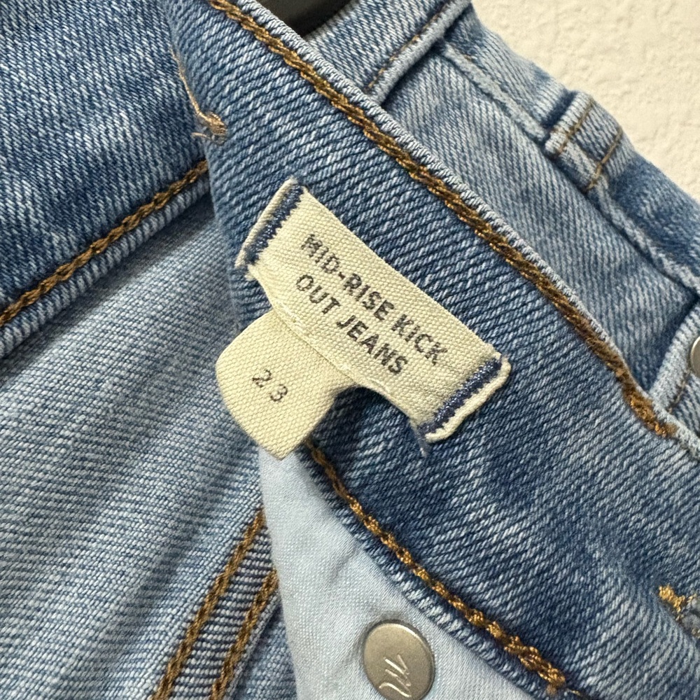 Madewell Mid-Rise Kick Out Blue Jeans - Picture 5 of 14